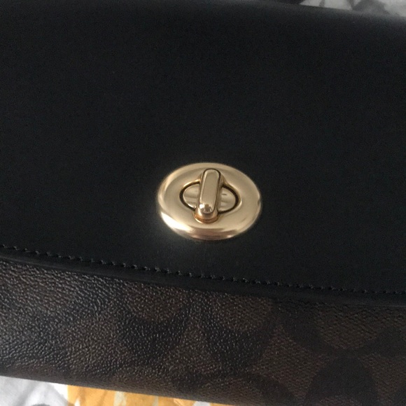 Coach - Picture 3 of 8